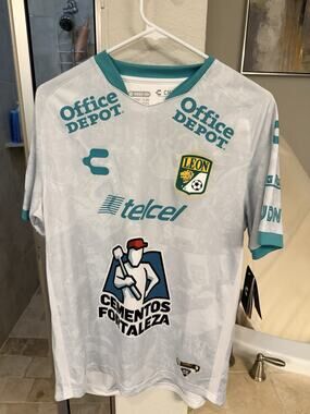 Club León Charly Away Men’s Medium White LigaMX Soccer Fútbol Jersey NWT